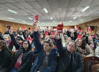ASSEMBLEIA GERAL APROVA MANUTENÇÃO DO ESTADO DE GREVE E ATO DIA 1° DE OUTUBRO